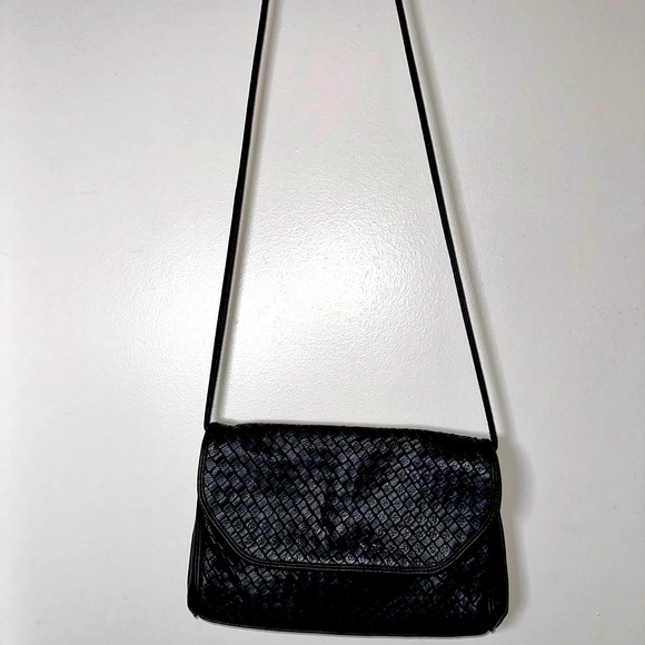 Black Cross-woven Crossbody Bag - Picture 1 of 4